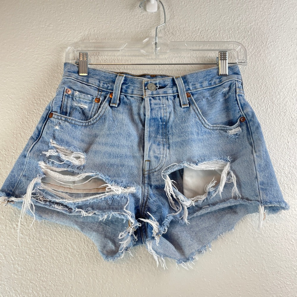 Levis Premium 501 High Rise Distressed Denim Cutoff Shorts Light Wash‎ Women 25